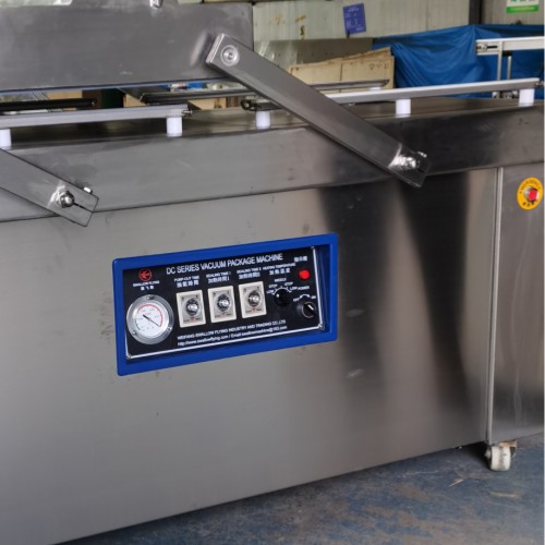 Double chamber vacuum packer (rotary controller)